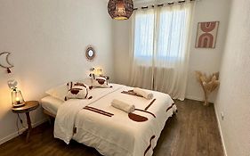 T2 60m2, Centre Ville, Parking Gratuit, Terrasse, Proche Tram, à seulement 15mn des Plages